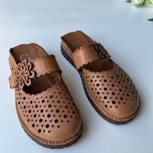 L'Artiste by Spring Step Smoosh Mule